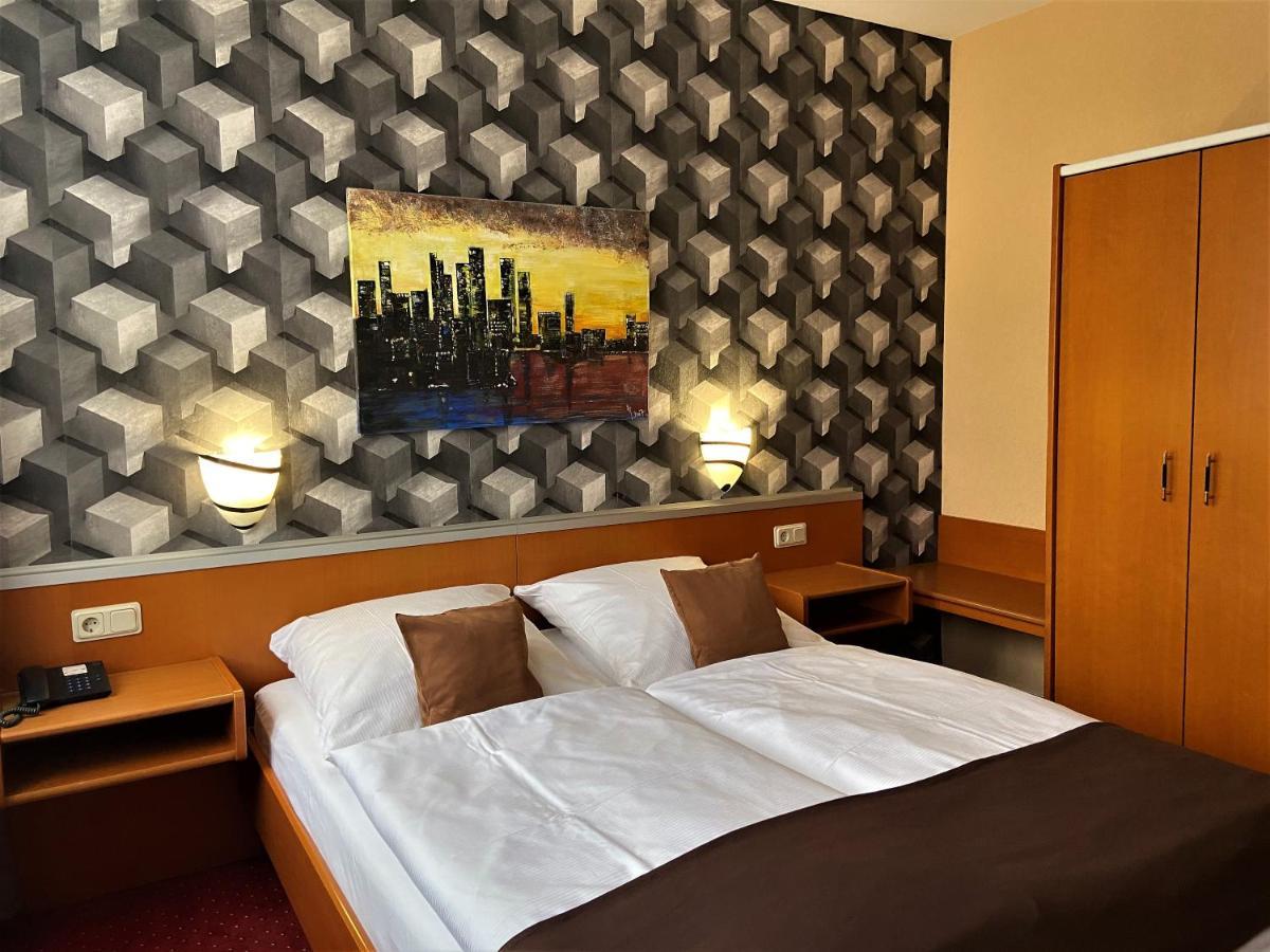 Hotel Stadt Hamburg Am Fluss Саарбрюккен Экстерьер фото