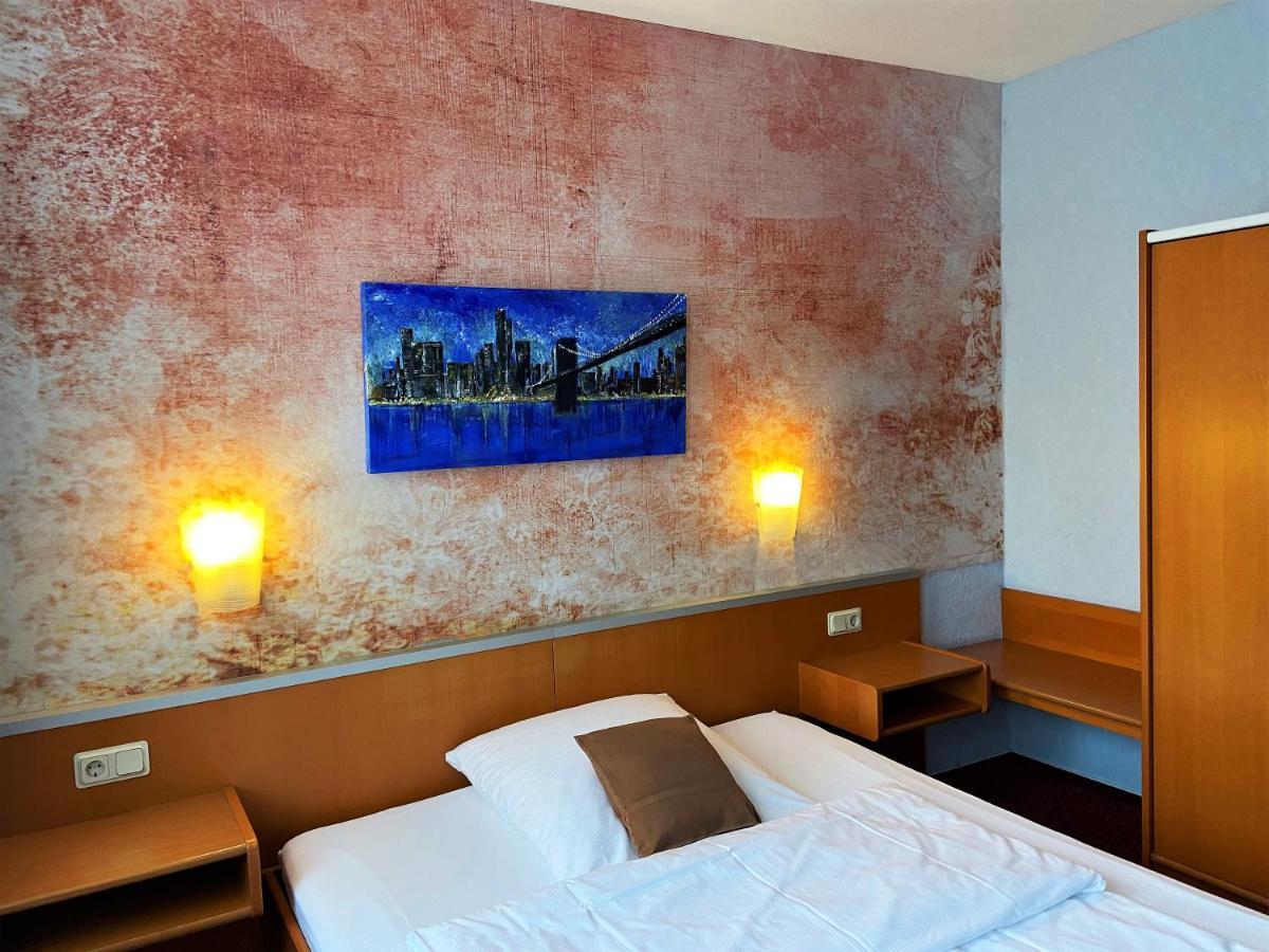 Hotel Stadt Hamburg Am Fluss Саарбрюккен Экстерьер фото