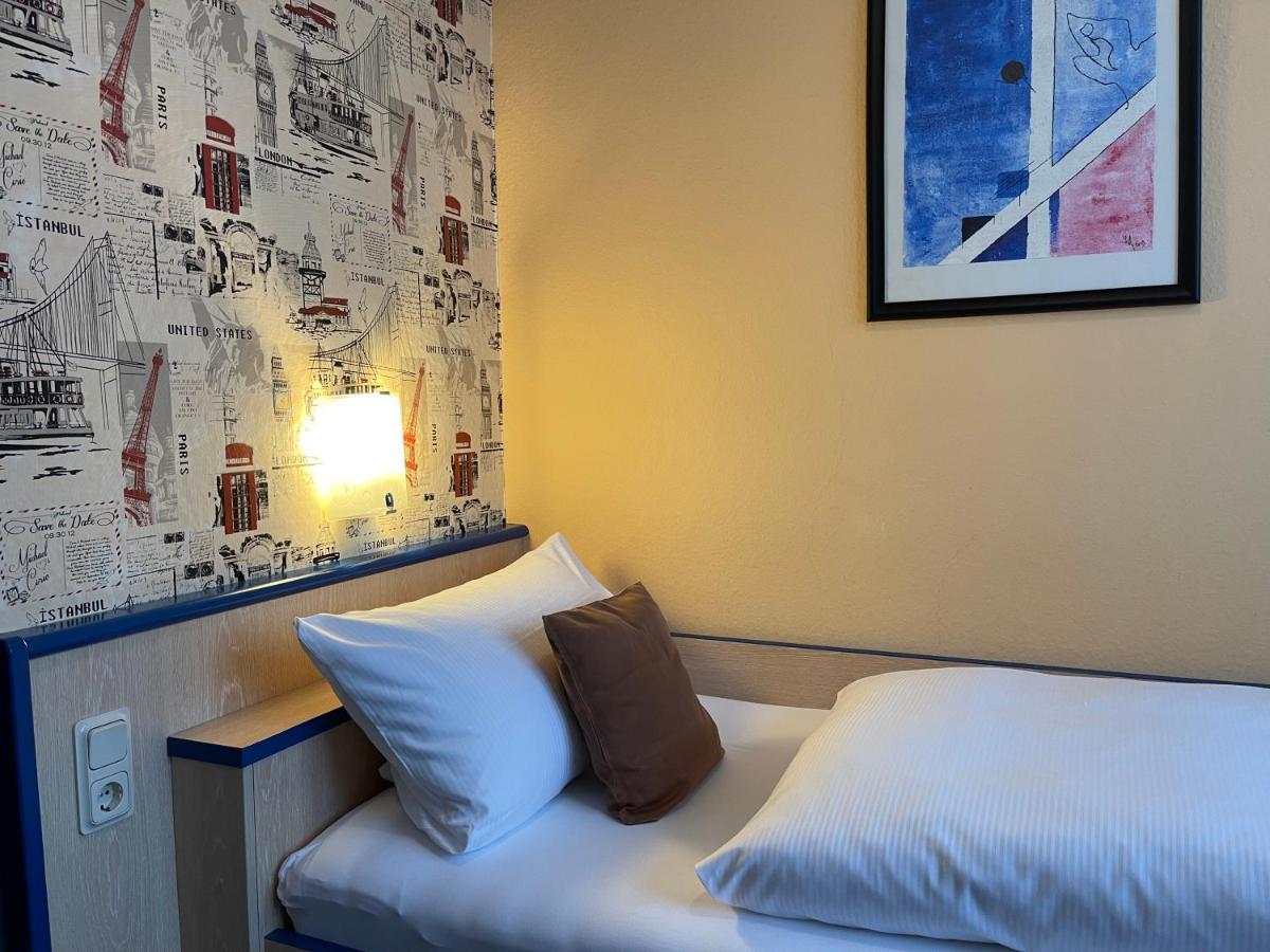 Hotel Stadt Hamburg Am Fluss Саарбрюккен Экстерьер фото