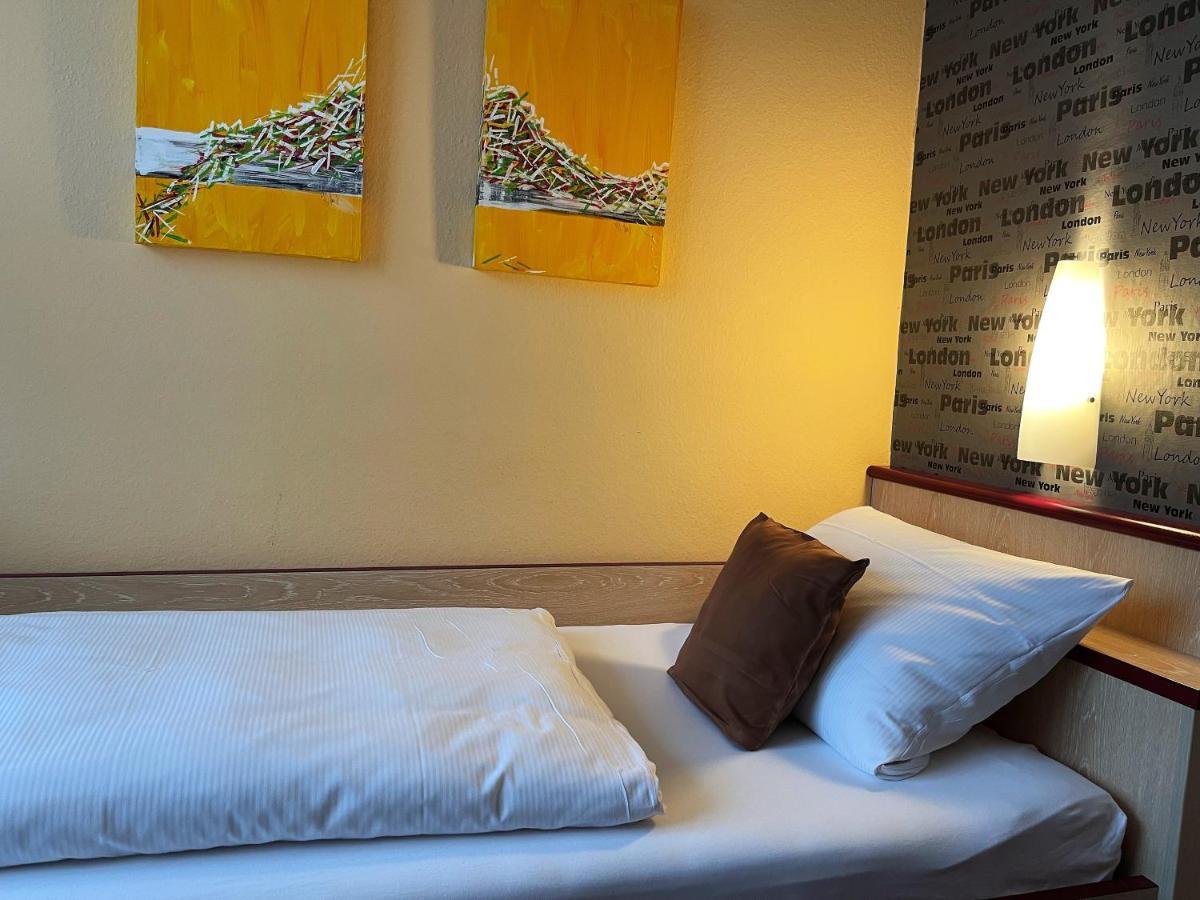 Hotel Stadt Hamburg Am Fluss Саарбрюккен Экстерьер фото