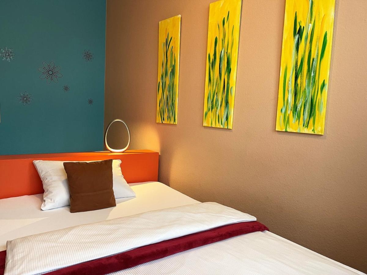 Hotel Stadt Hamburg Am Fluss Саарбрюккен Экстерьер фото