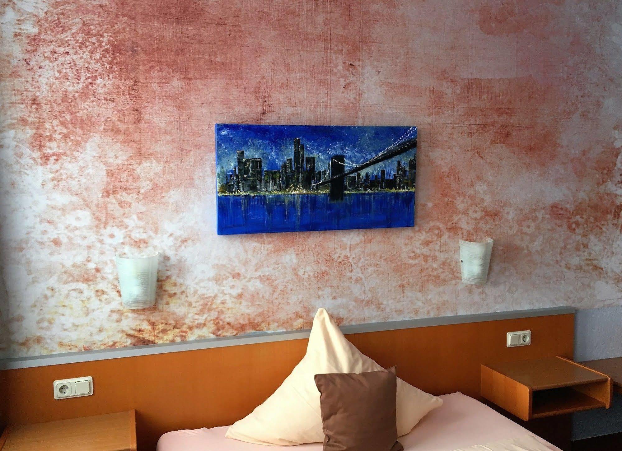 Hotel Stadt Hamburg Am Fluss Саарбрюккен Экстерьер фото